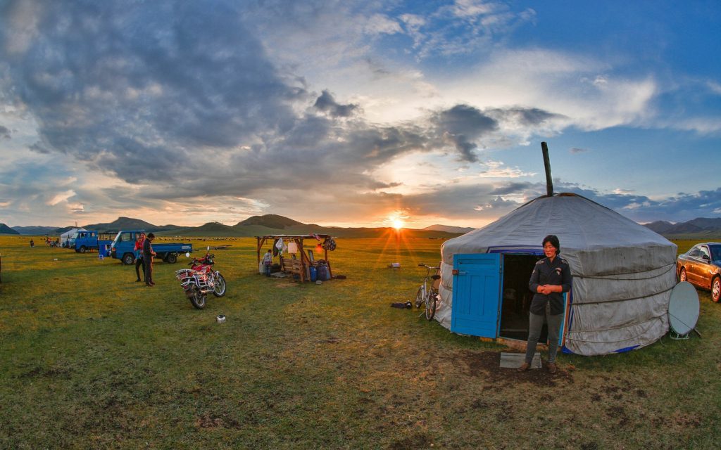 typecal-nomadic-family-in-the-steppe